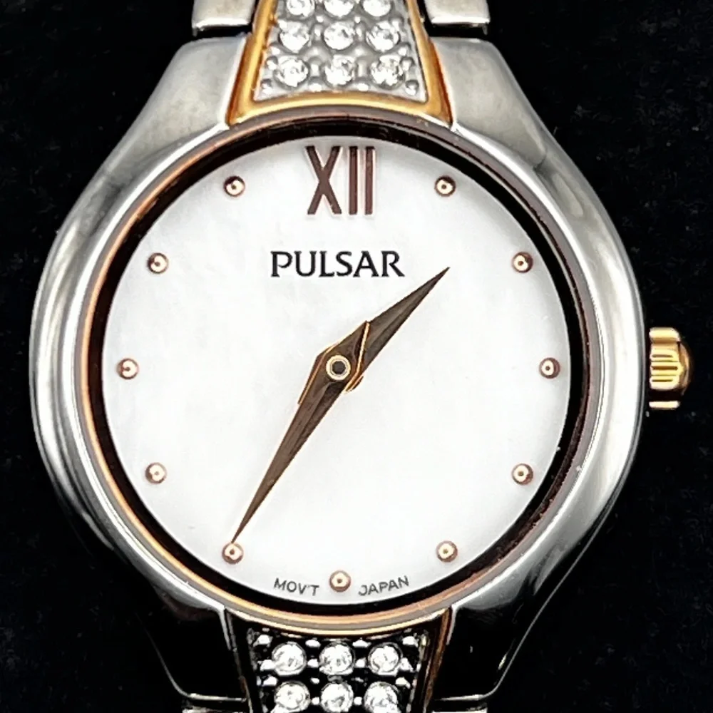 Pulsar by Seiko NIB Small Petite Round Silver Gold Ladies Watch Working